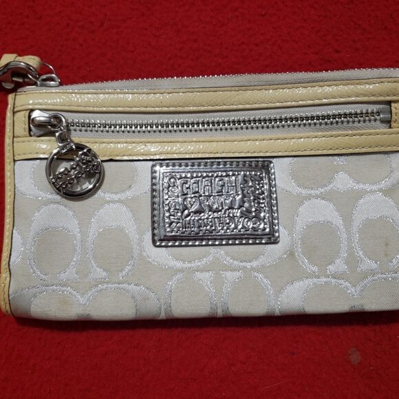 COACH POPPY LIMITED EDITION Gold Wristlet Wallet Clutch Mini Bag purse tote - Picture 1 of 6